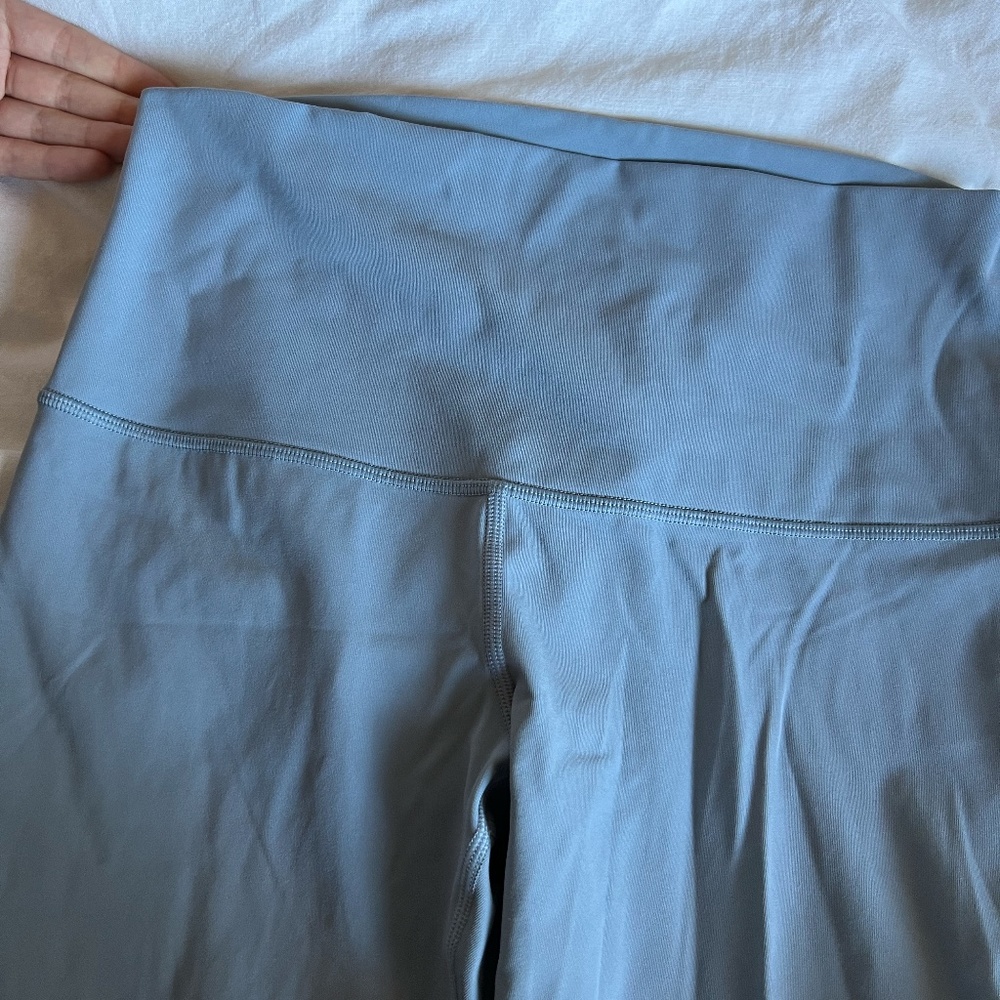 NWOT Lululemon Wunder Under HR Crop 23” Scallop Chambray - Picture 7 of 9